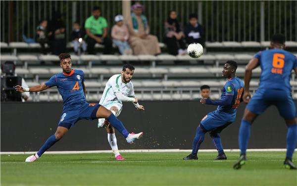 صامويل اوسو (يمين)