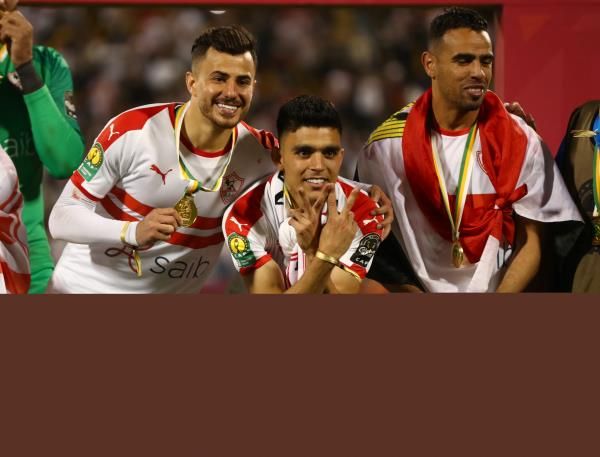  بن شرقي مع لاعبي الزمالك