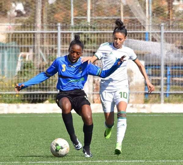 من مباراة الجزائر  وتنزانيا   