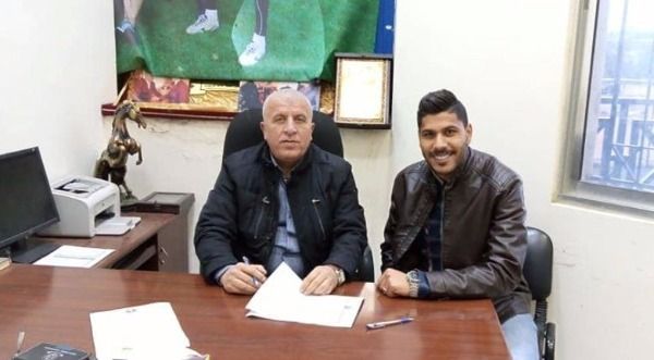 جانب من التوقيع