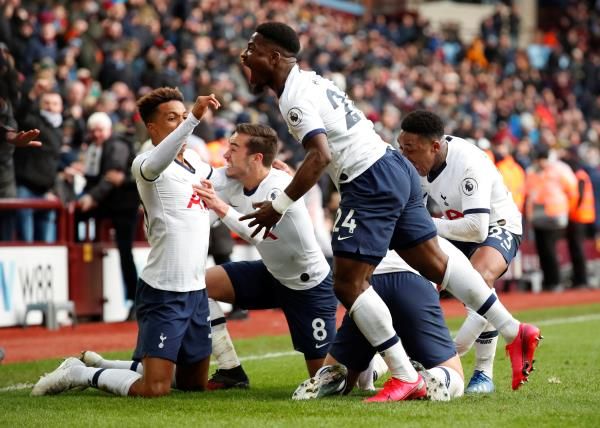 لاعبو توتنهام