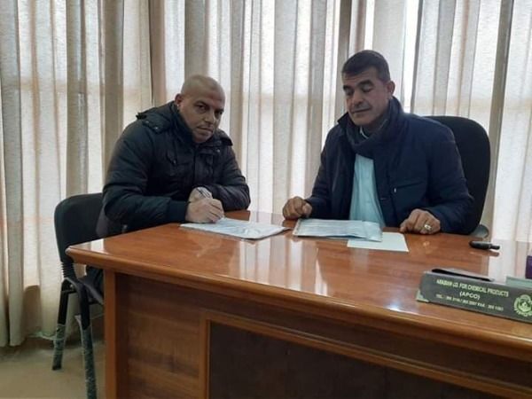 جانب من التوقيع