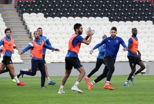 تدريب الأهلي في أبو ظبي