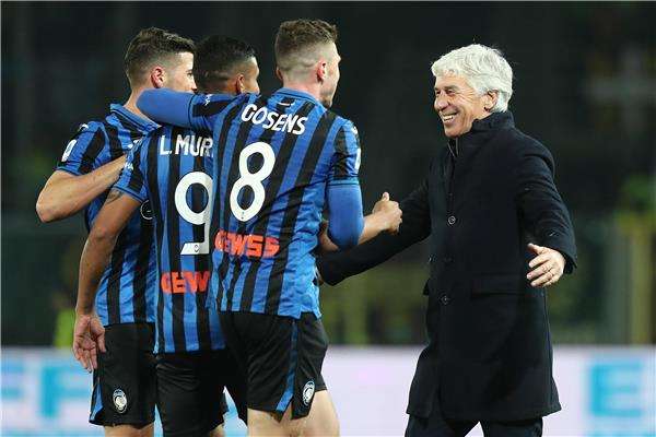 جاسبريني مع لاعبي أتالانتا