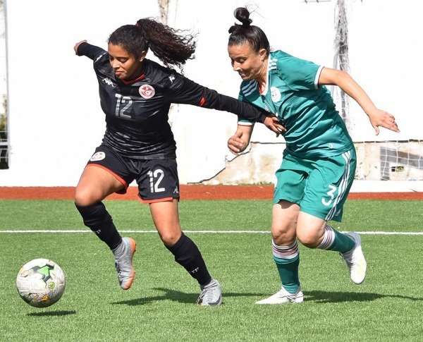 من مباراة تونس والجزائر