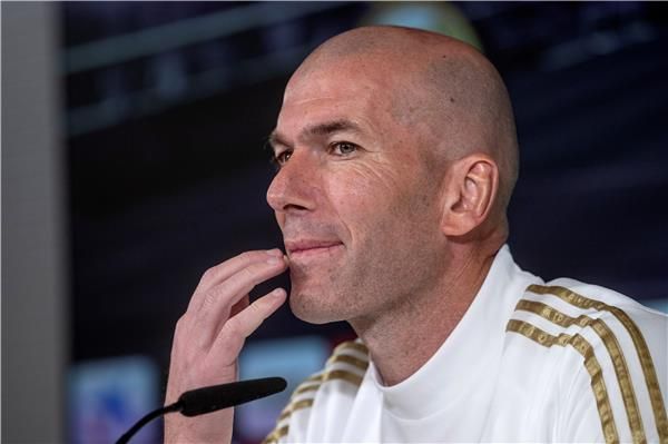 زيدان خلال المؤتمر الصحفي