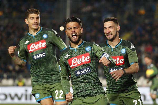 فرحة لاعبي نابولي