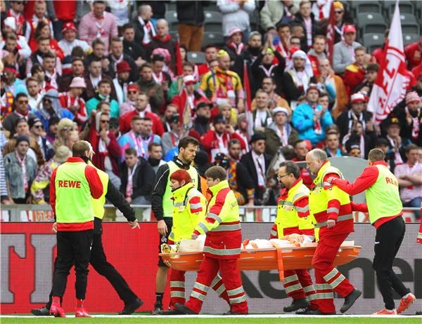 لحظة خروج رافاييل تشيكوس مصابا