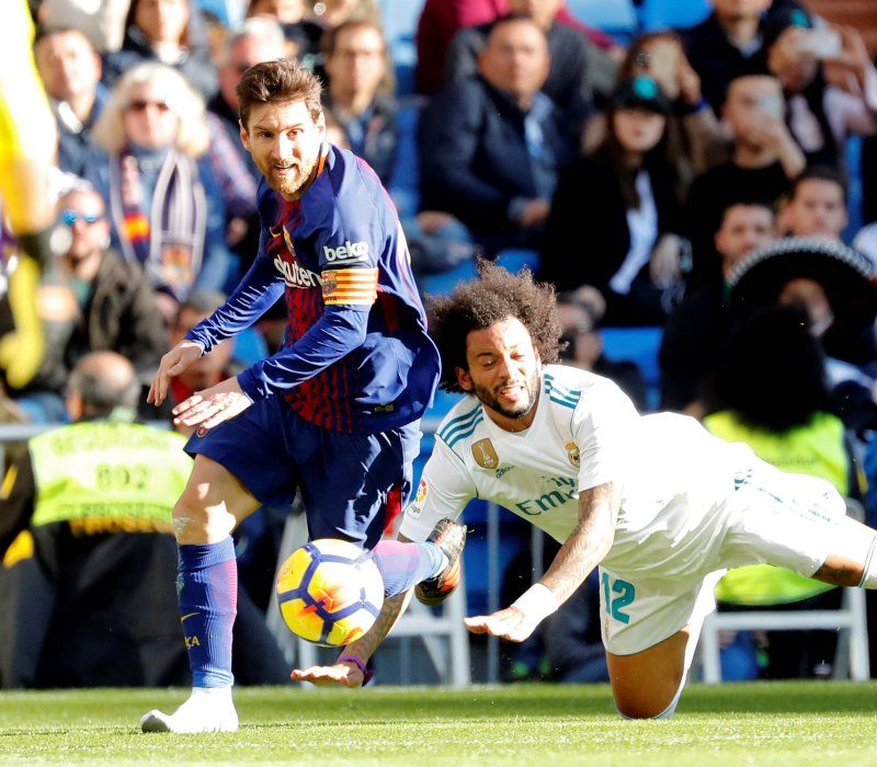 El-Clsico-Messi-has-shoeless-assist-Ronaldo-whiffs-in-Barcelonas-win-vs-Real-Madrid