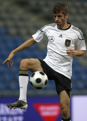 2010-10-11t182327z_01_ast03_rtridsp_3_soccer-euro_reuters