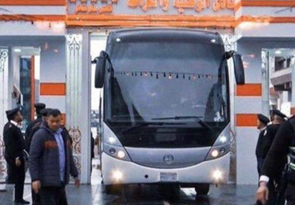 حافلة الزمالك عند خروجها من مقر النادي
