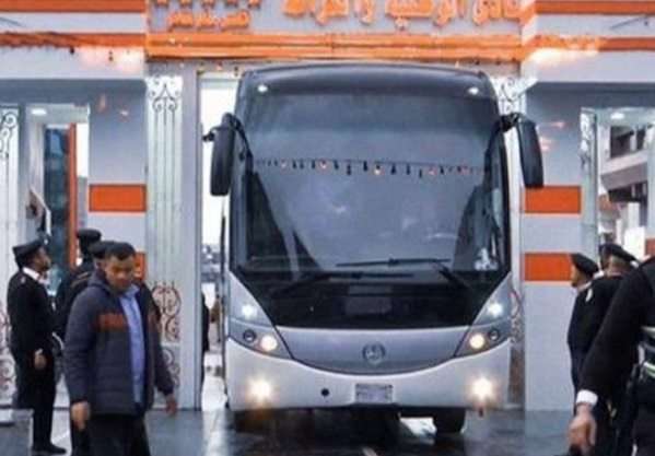 الحافلة السياحية تغادر مقر الزمالك