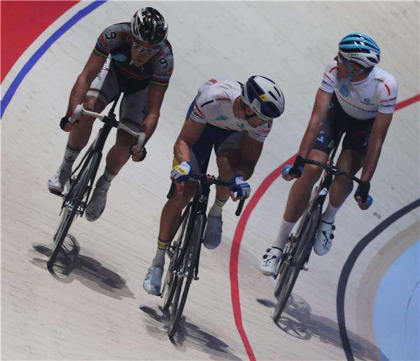 ثيو راينهارد من أحد السباقات