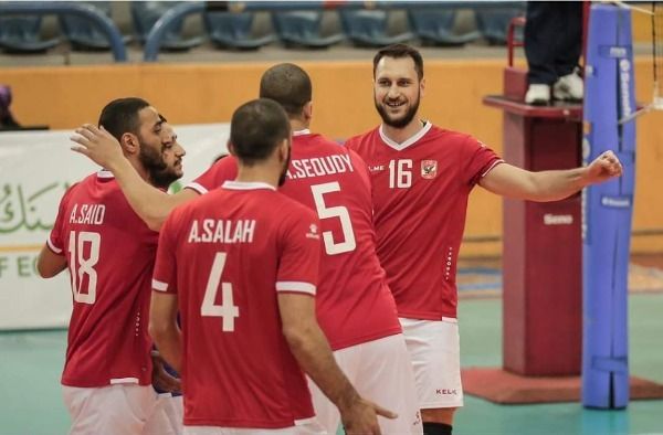 لاعبو الأهلي