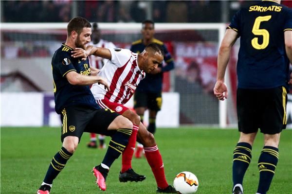 من لقاء آرسنال وأولمبياكوس 