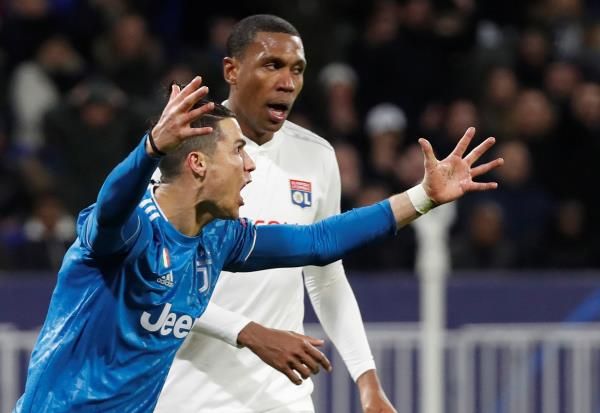 لحظة مطالبة رونالدو بركلة جزاء