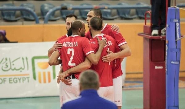 لاعبو الأهلي للطائرة