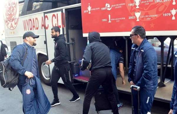 من وصول اللاعبين