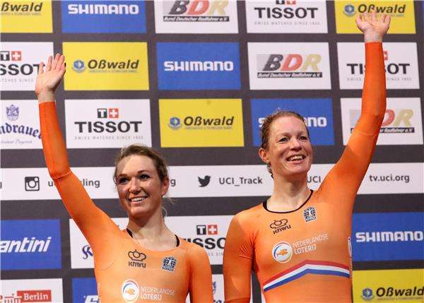 كيرستن فيلد وأيمي بيترز