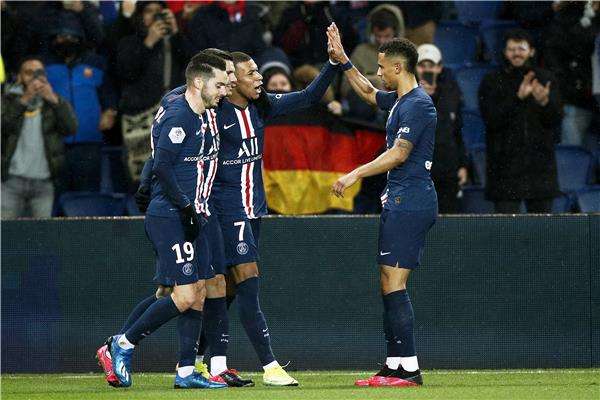 لاعبو باريس سان جيرمان