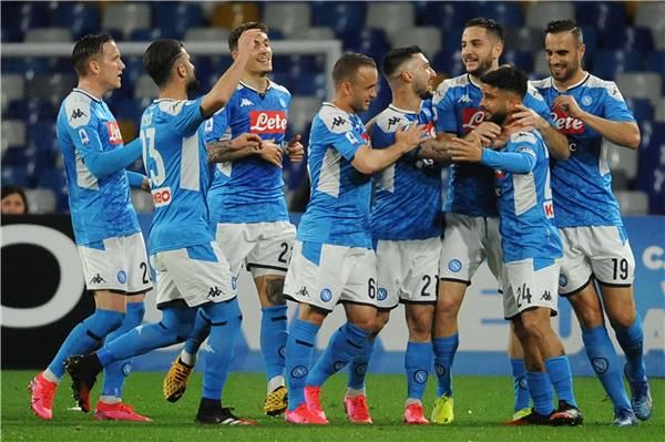 فرحة لاعبي نابولي 