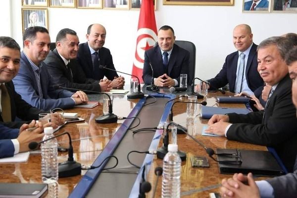 من الاجتماع 