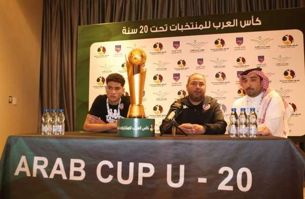 هشام الصيد خلال المؤتمر الصحفي 