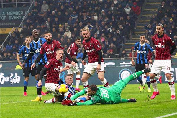 لاعبو ميلان