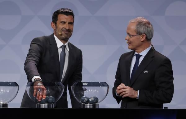 أثناء سحب القرعة