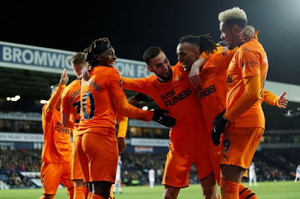 فرحة لاعبي نيوكاسل 