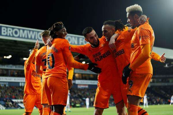 فرحة لاعبي نيوكاسل 