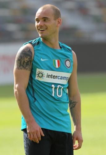 2010-12-14t083232z_01_abd424_rtridsp_3_soccer-club_reuters