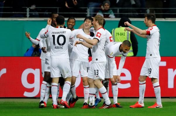 لاعبو فرانكفورت 