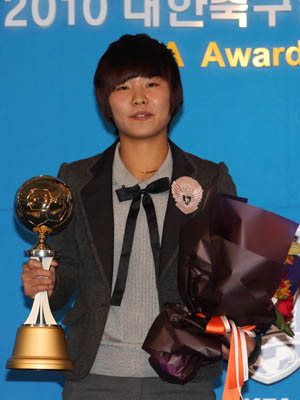 جي سو يون عند فوزها بجائزة أفضل لاعبة كورية جنوبية