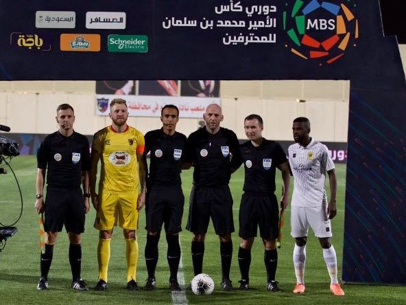 قبل بداية اللقاء