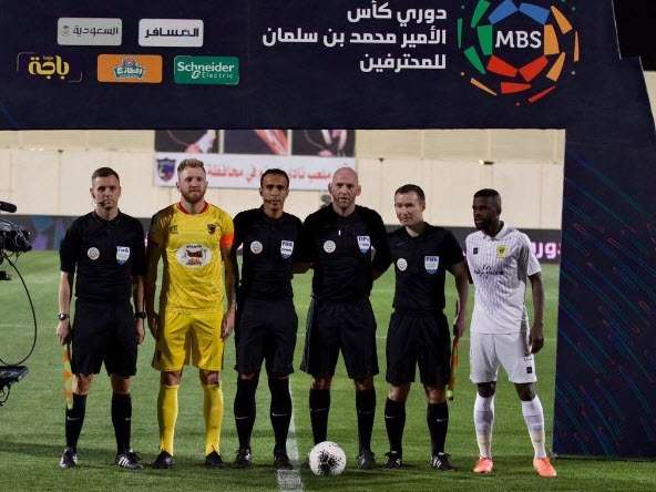 قبل بداية اللقاء