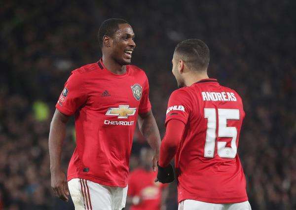 إيجالو يحتفل بهدفه الثاني