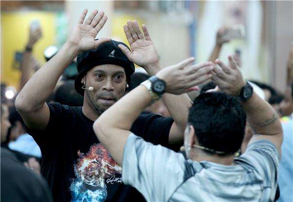 مارادونا ورونالدينيو