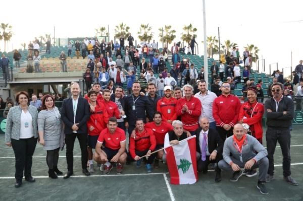 رئيس وأعضاء الاتحاد وزوين يحتفلون بالفوز