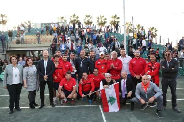 رئيس وأعضاء الاتحاد وزوين يحتفلون بالفوز