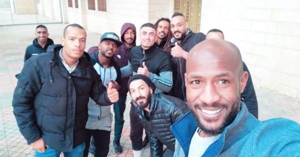 فرحة لاعبي بلاطة بالفوز على شباب السموع