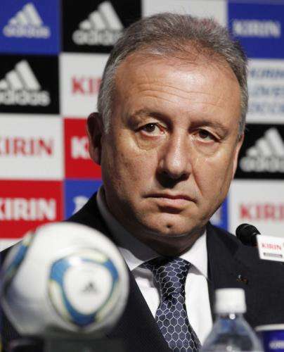 الإيطالي زاكيروني عند إعلانه القائمة الرسمية 