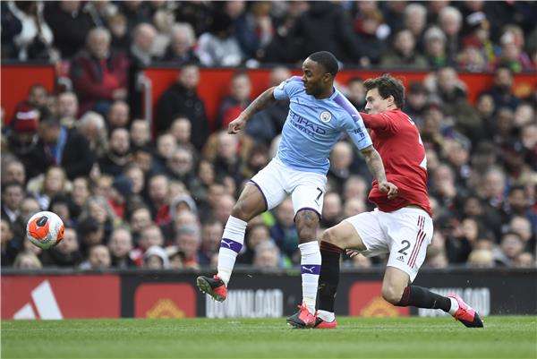 سترلينج في ديربي مانشستر