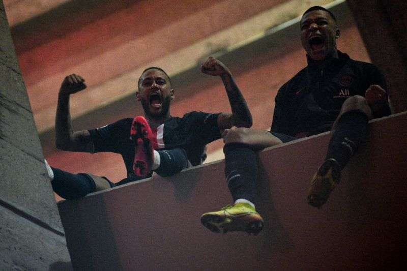 احتفال نيمار ومبابي