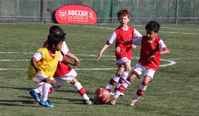 جانب من تدريبات مدرسة الأرسنال