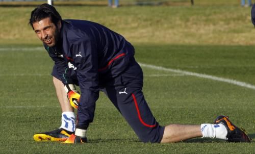 2010-06-12t154131z_01_sre107_rtridsp_3_soccer-world_reuters