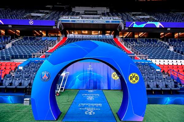 المدرجات خالية في لقاء سان جيرمان ودورتموند