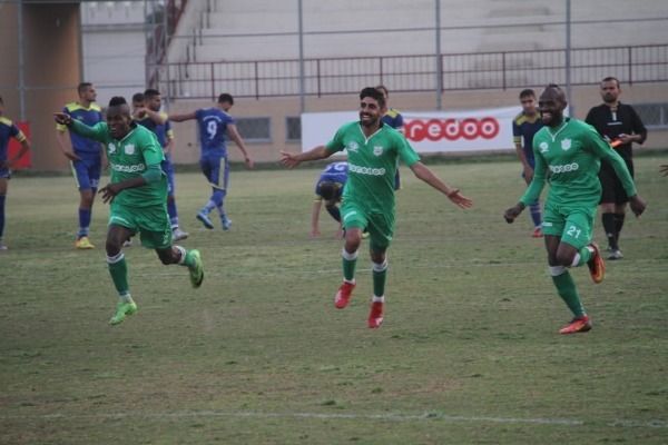 فرحة لاعبي خدمات رفح