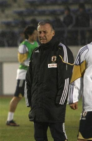 السيد زاكيروني في التدريبات المسائية