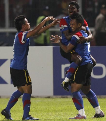 2010-12-29t132548z_01_baz08_rtridsp_3_soccer_reuters